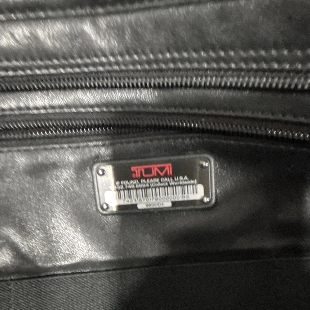 Tumi Black Leather Laptop Briefcase Bag with Handles & Zippered Pockets